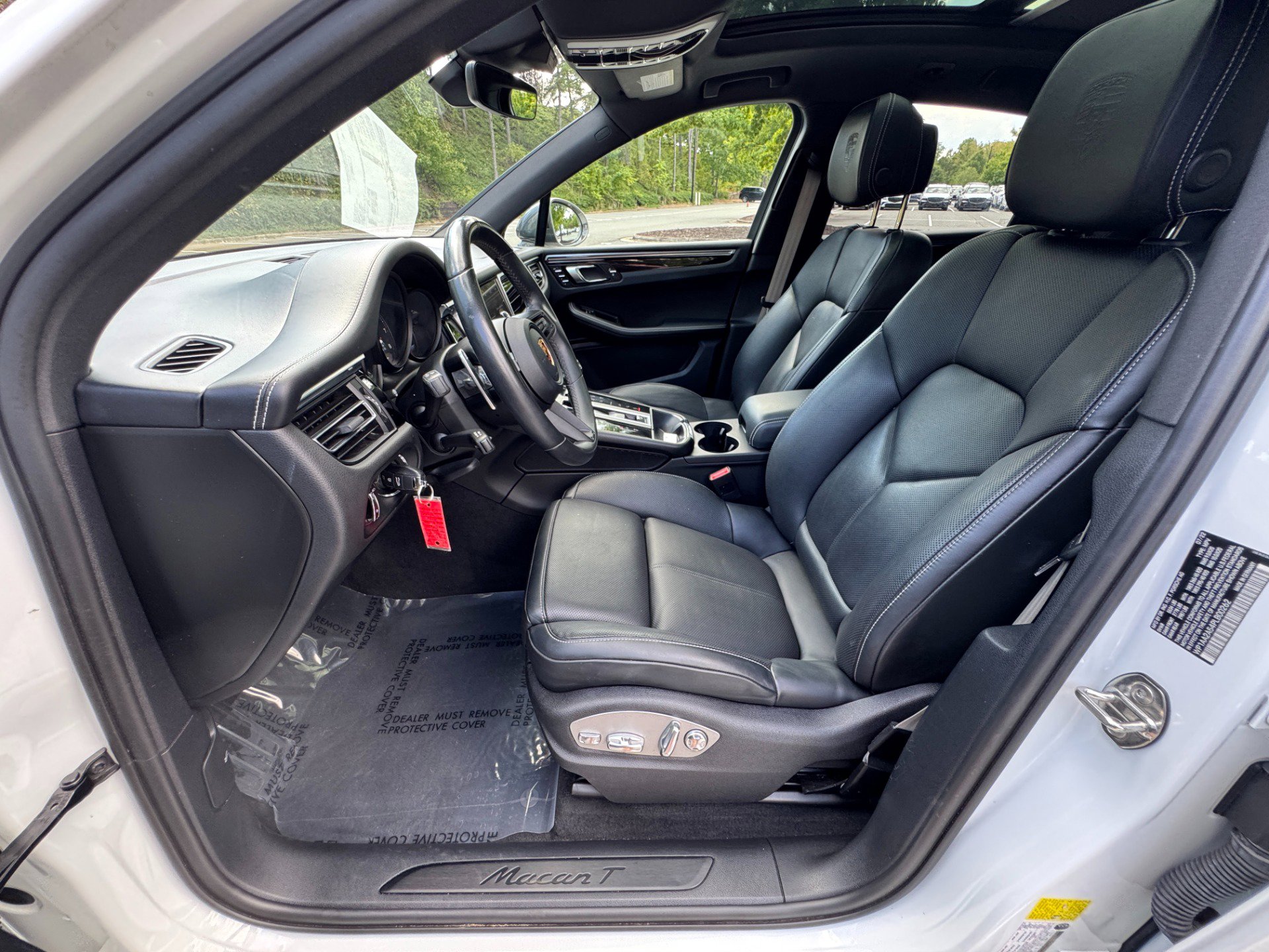 Used 2023 Porsche Macan image 22