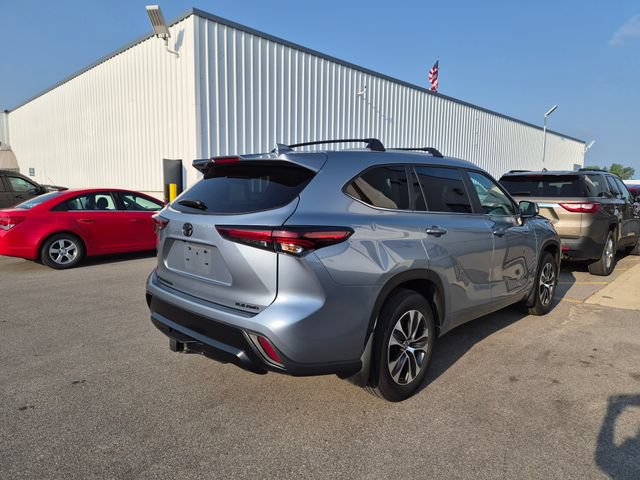 Used 2024 Toyota Highlander XLE AWD/4WD image 5