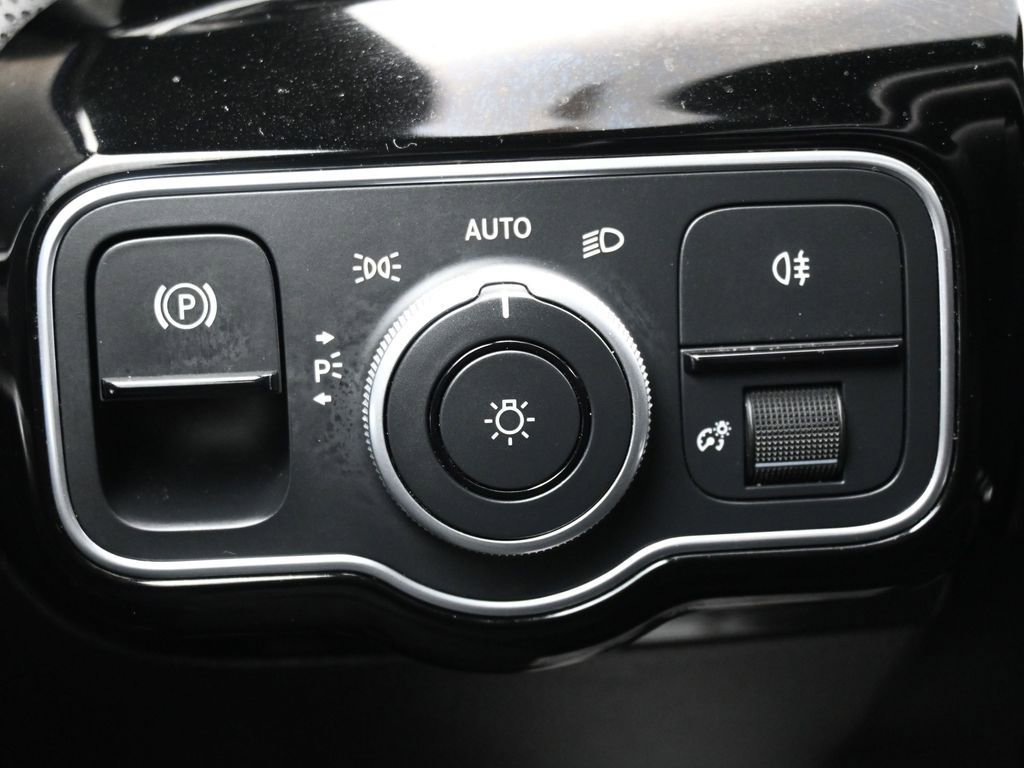 Used 2025 Mercedes-Benz CLA 250 4MATIC image 28