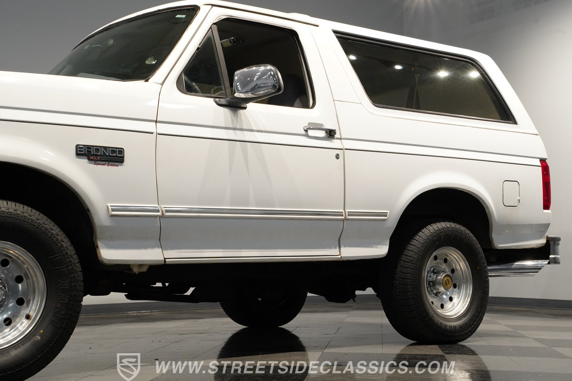 Used 1995 Ford Bronco XLT AWD/4WD image 23