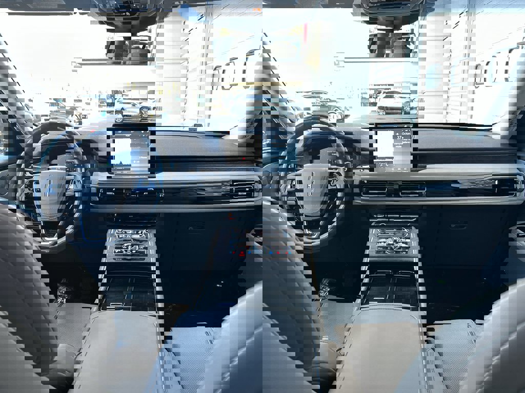 Used 2022 Lincoln Aviator Reserve w/ Equipment Group 201A image 17