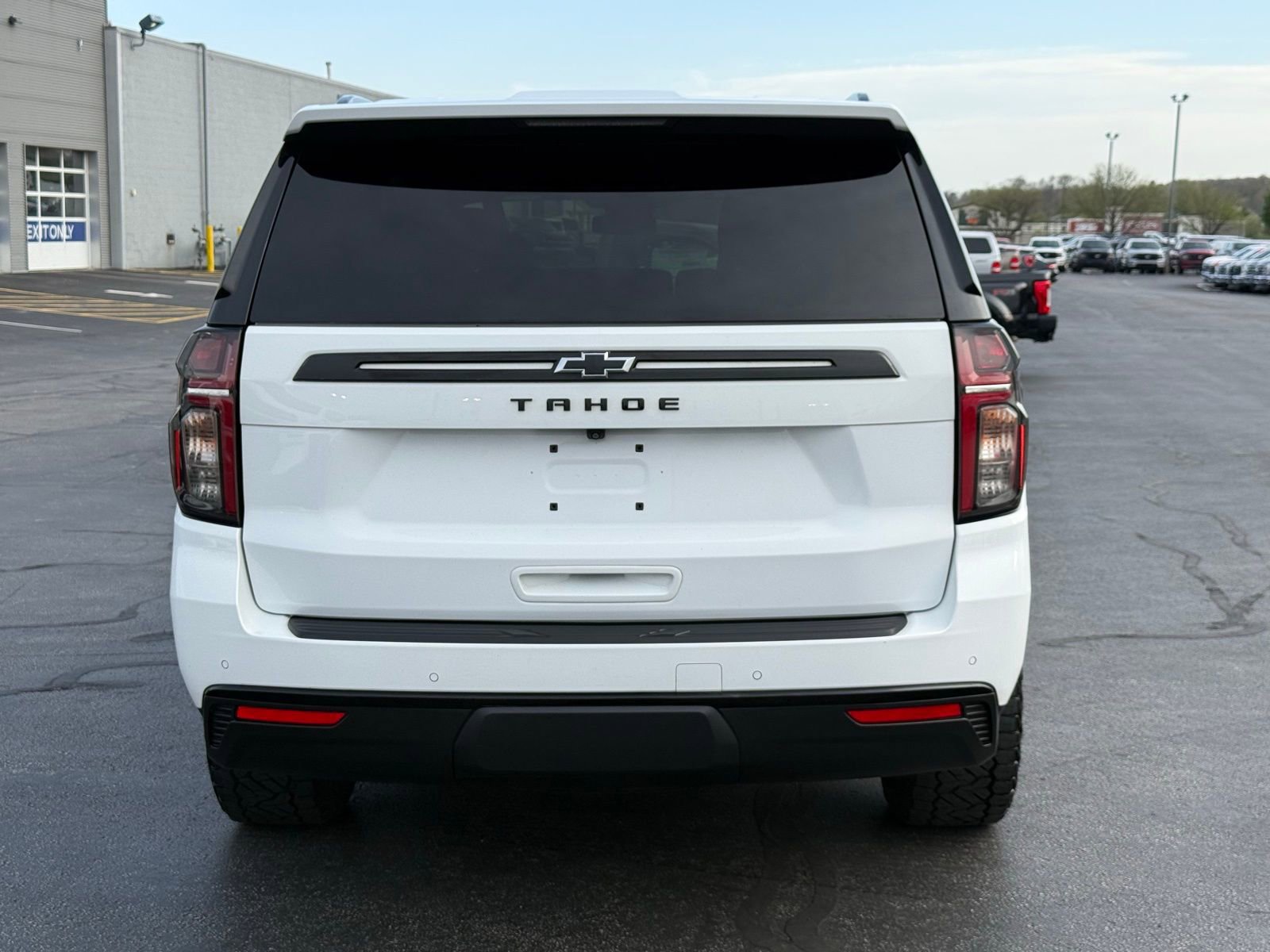 Used 2024 Chevrolet Tahoe Z71 w/ Luxury Package AWD/4WD image 4