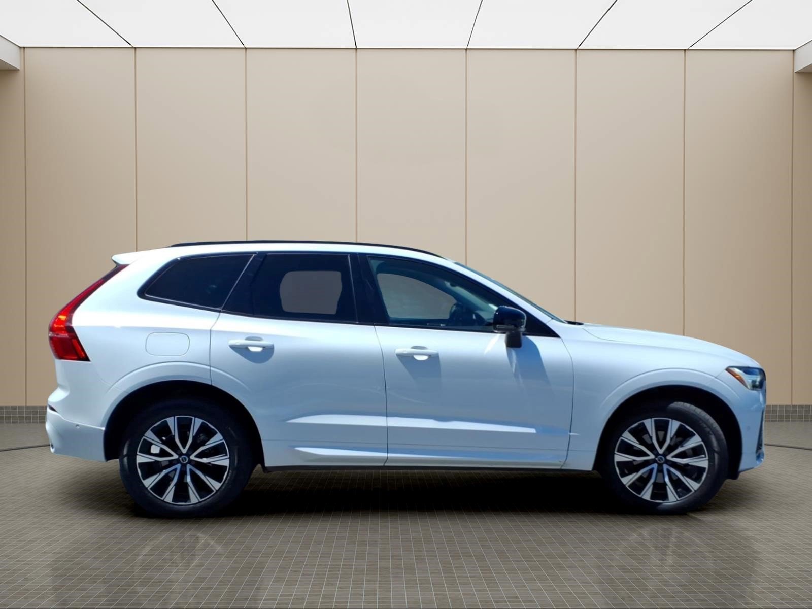 Used 2024 Volvo XC60 B5 Plus w/ Protection Package Premier AWD/4WD image 7
