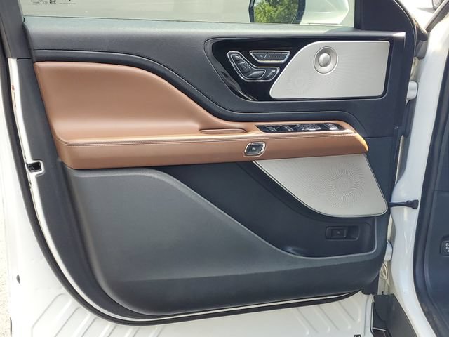 Used 2021 Lincoln Aviator Reserve AWD/4WD image 11