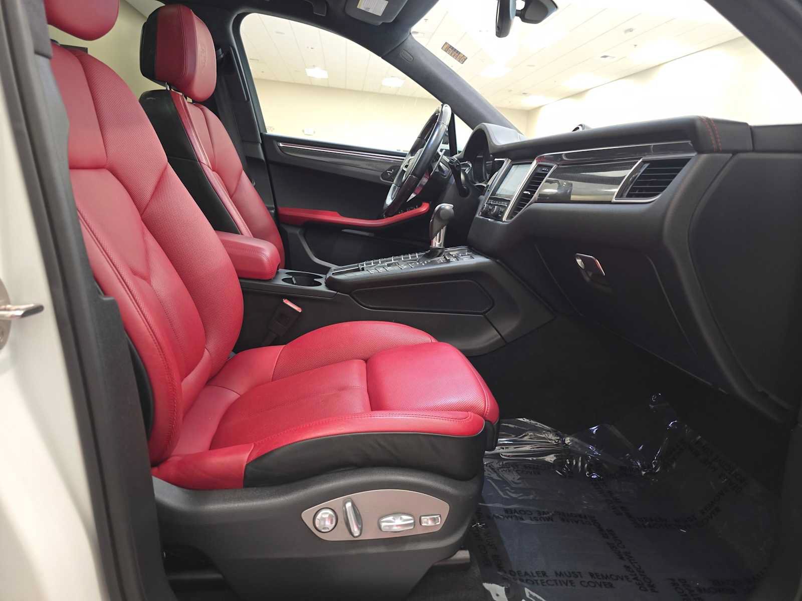 Used 2015 Porsche Macan Turbo AWD/4WD image 28