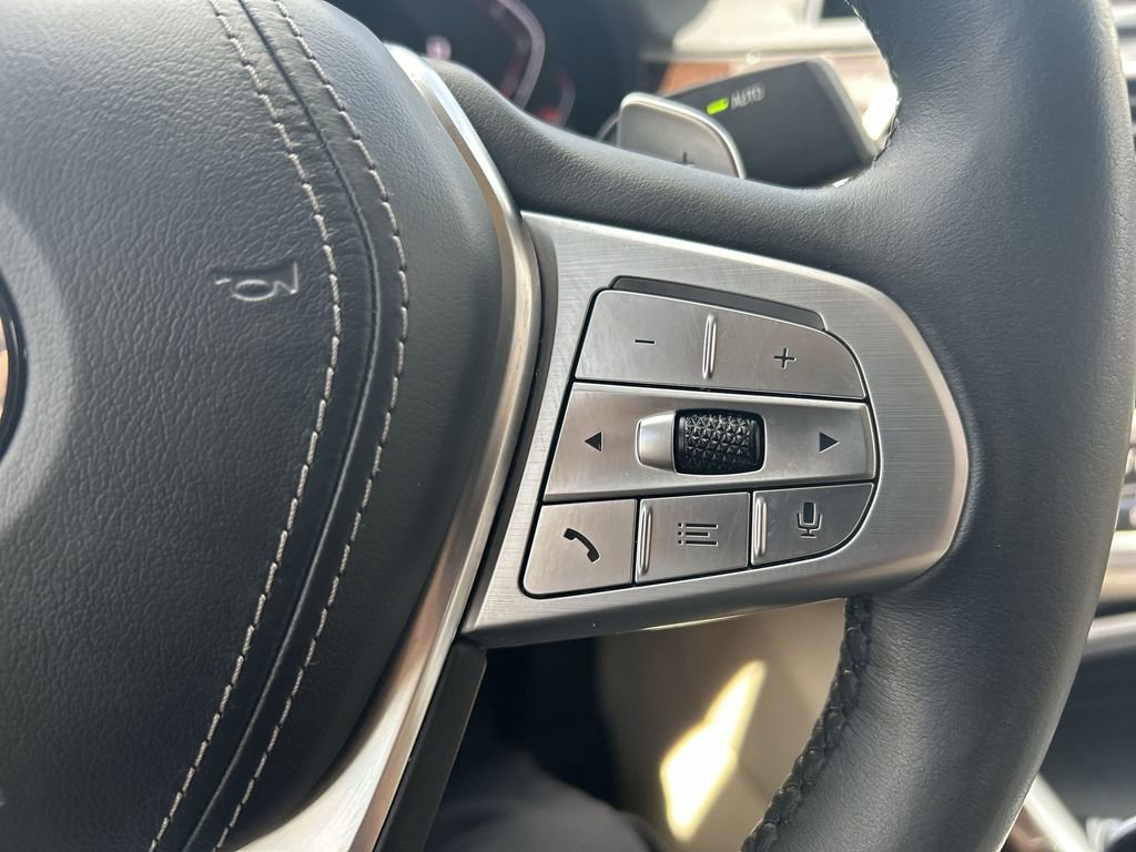 Used 2022 BMW 740i image 27