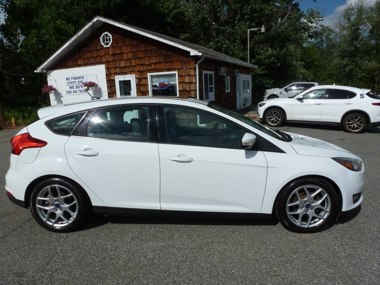 Used 2015 Ford Focus SE w/ Equipment Group 201A FWD image 5