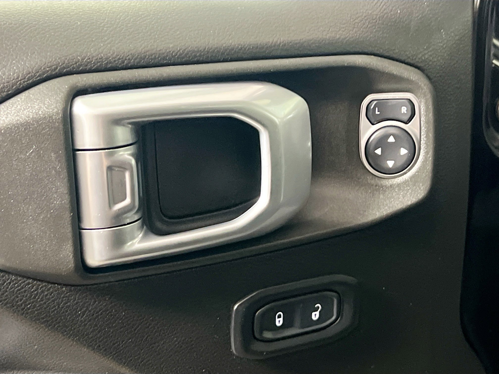 Used 2022 Jeep Gladiator Willys image 16