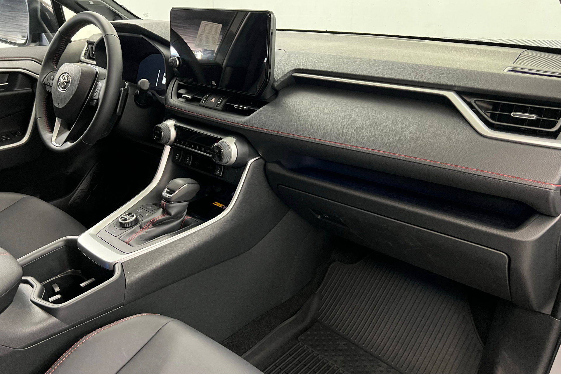 Certified 2025 Toyota RAV4 XSE image 24