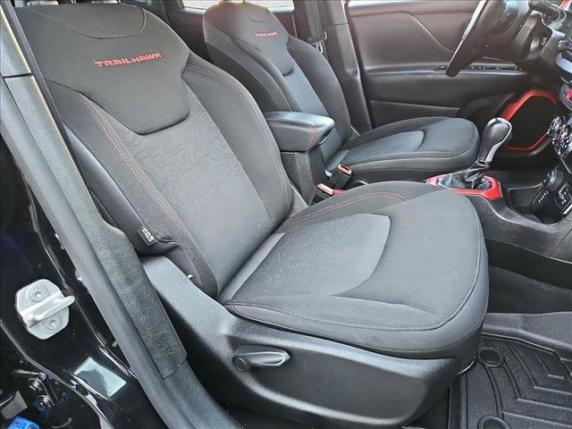 Used 2017 Jeep Renegade Trailhawk AWD/4WD image 21