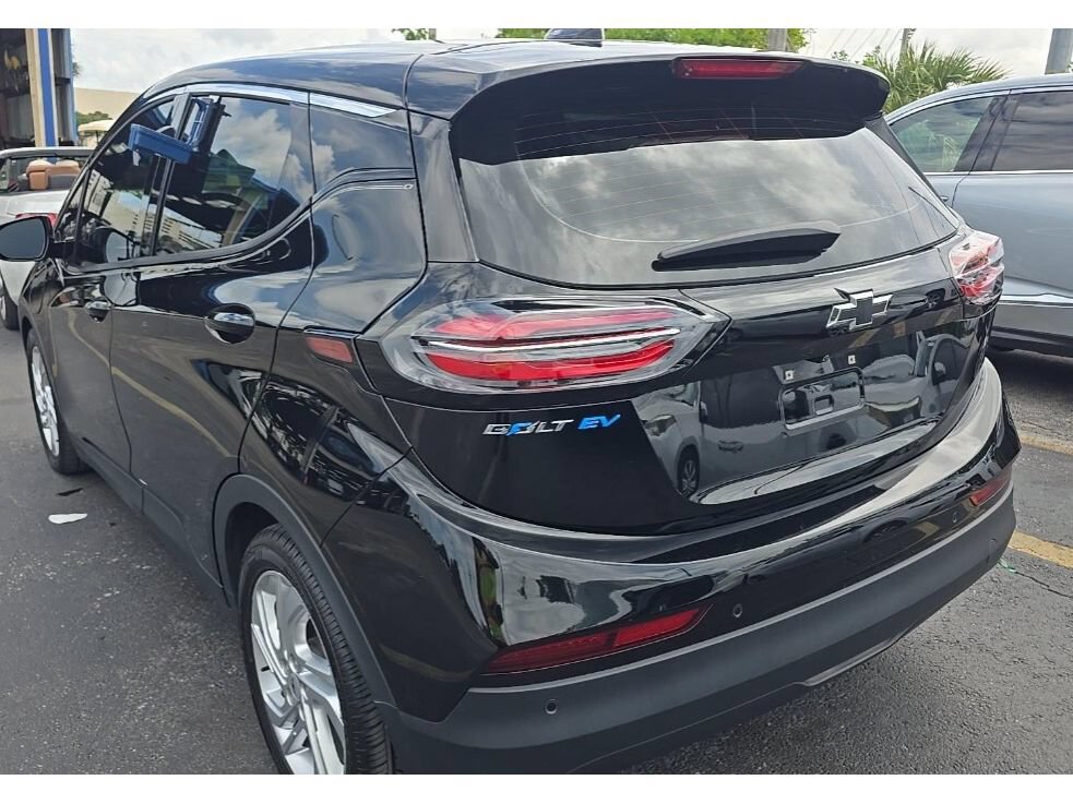 Used 2022 Chevrolet Bolt LT FWD image 4