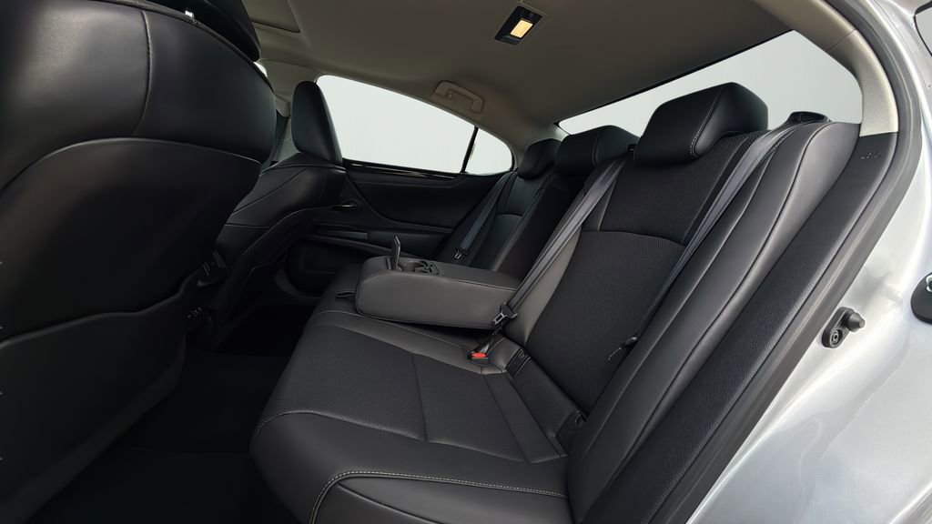 Used 2020 Lexus ES 300h w/ Premium Package image 11