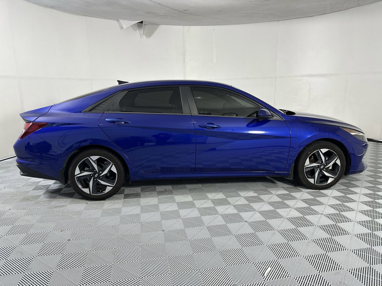 Used 2023 Hyundai Elantra SEL w/ Convenience Package FWD image 9