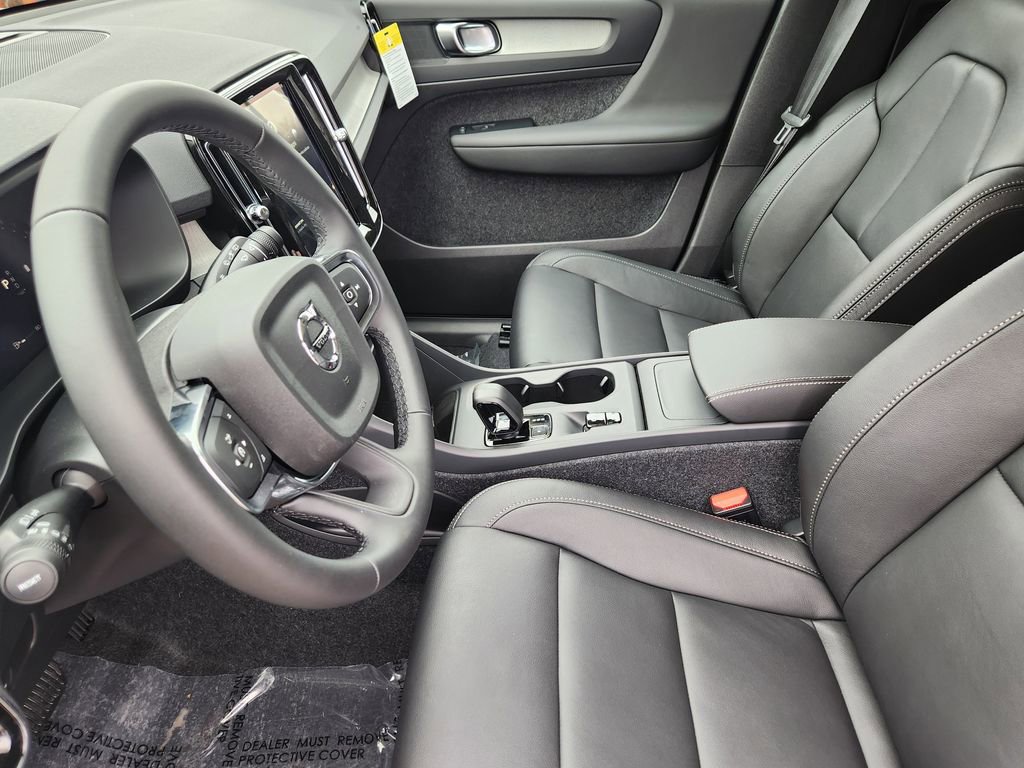 New 2026 Volvo XC40 B5 Core w/ Climate Package AWD/4WD image 4