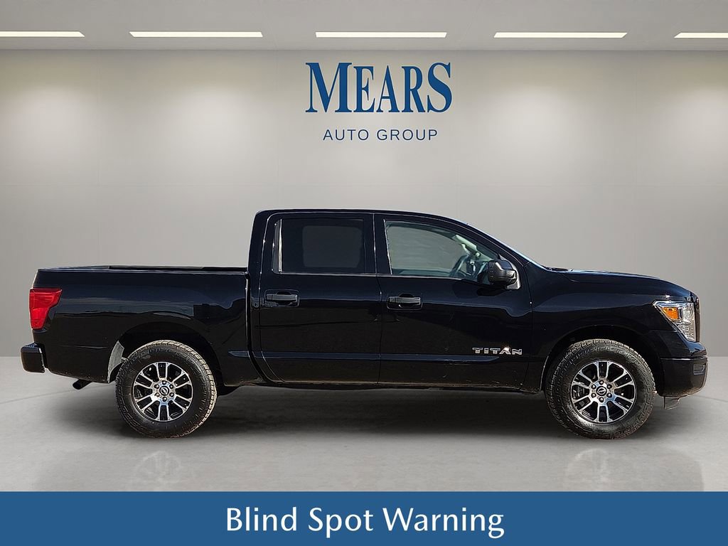 Used 2023 Nissan Titan SV image 7