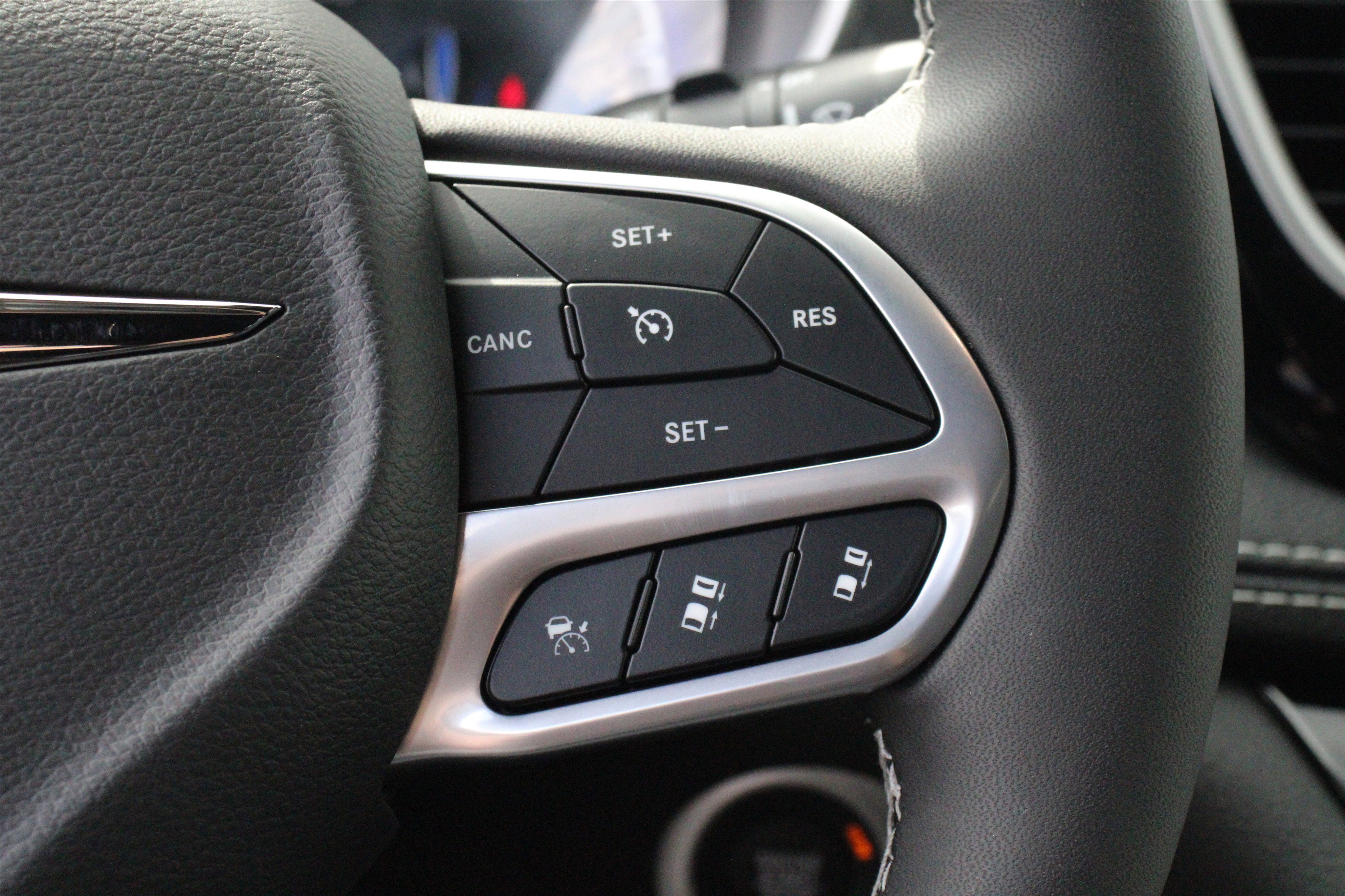 New 2026 Chrysler Pacifica Select FWD image 10