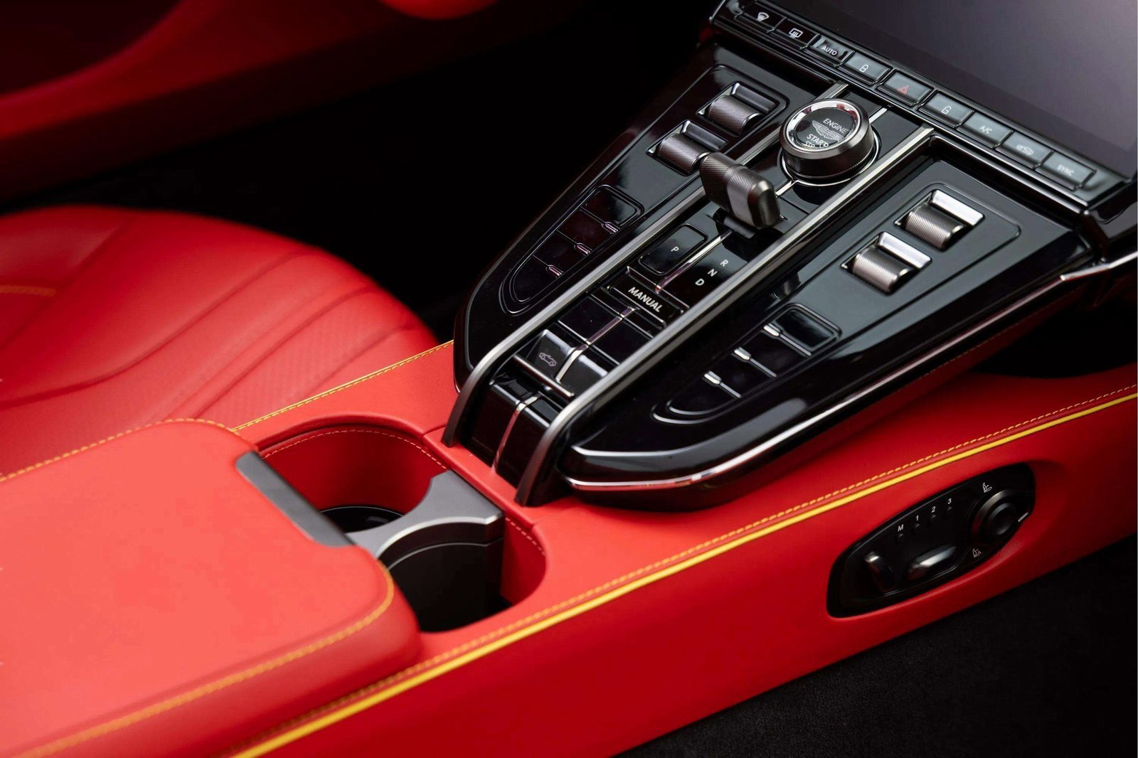 New 2026 Aston Martin V8 Vantage Roadster image 34