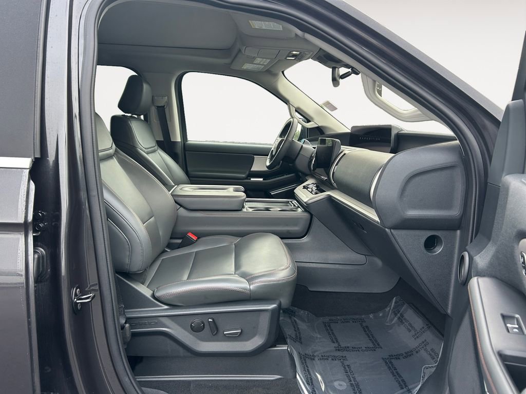 Used 2025 Ford Expedition Max Active image 10