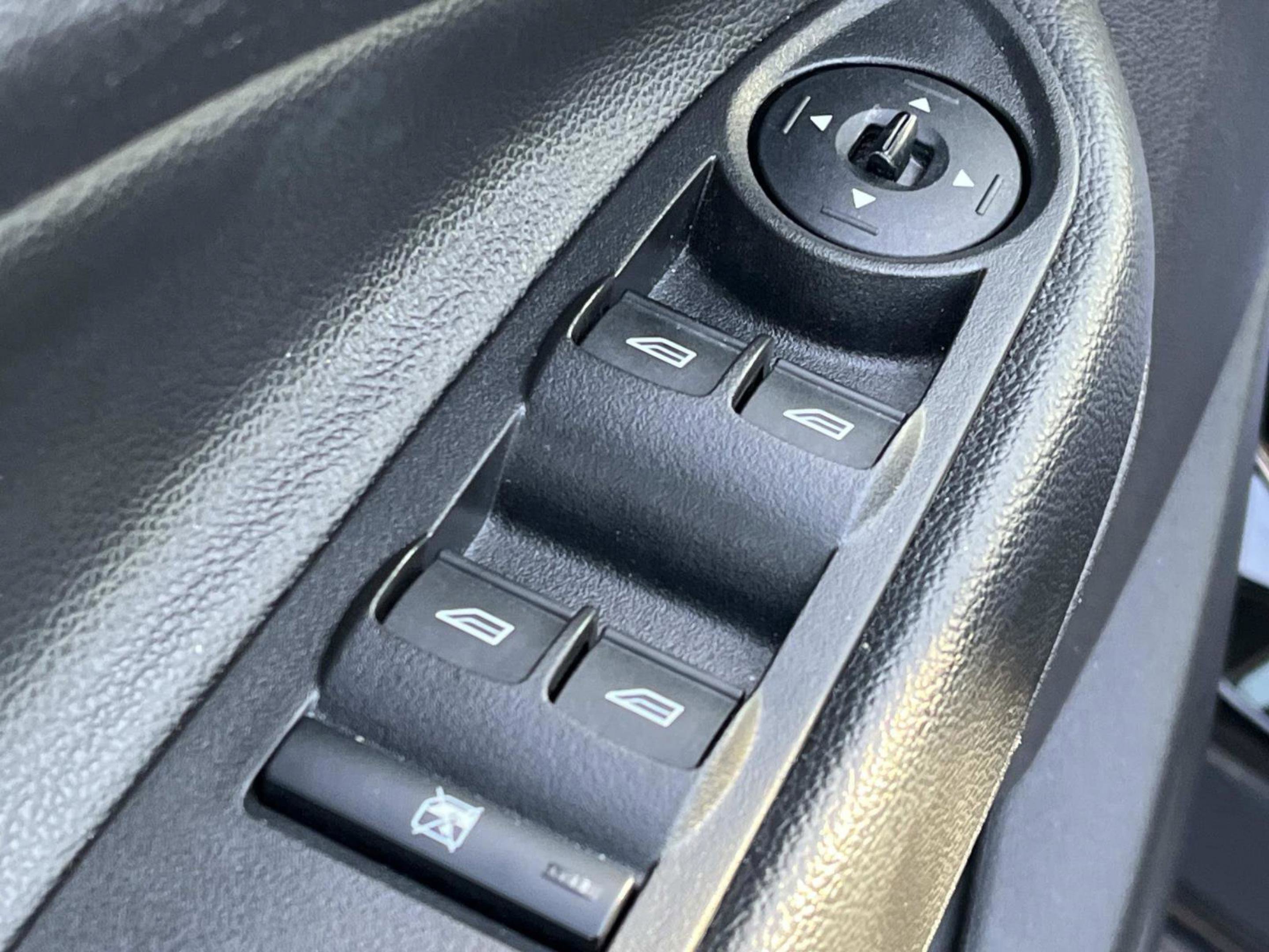 Used 2016 Ford Escape SE w/ Equipment Group 201A image 28