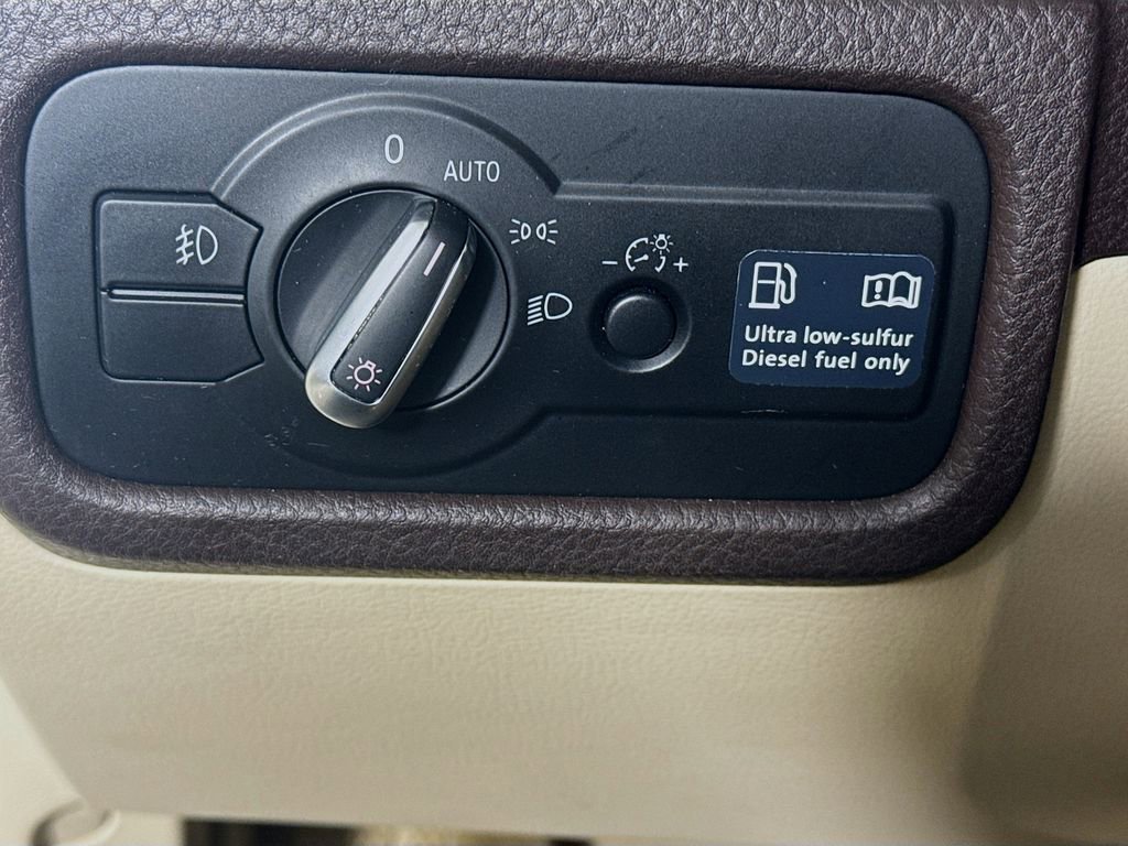 Used 2011 Volkswagen Touareg Sport image 10
