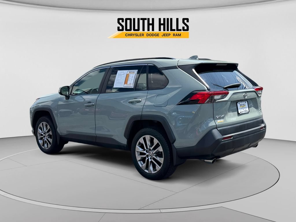 Used 2022 Toyota RAV4 XLE Premium AWD/4WD image 3