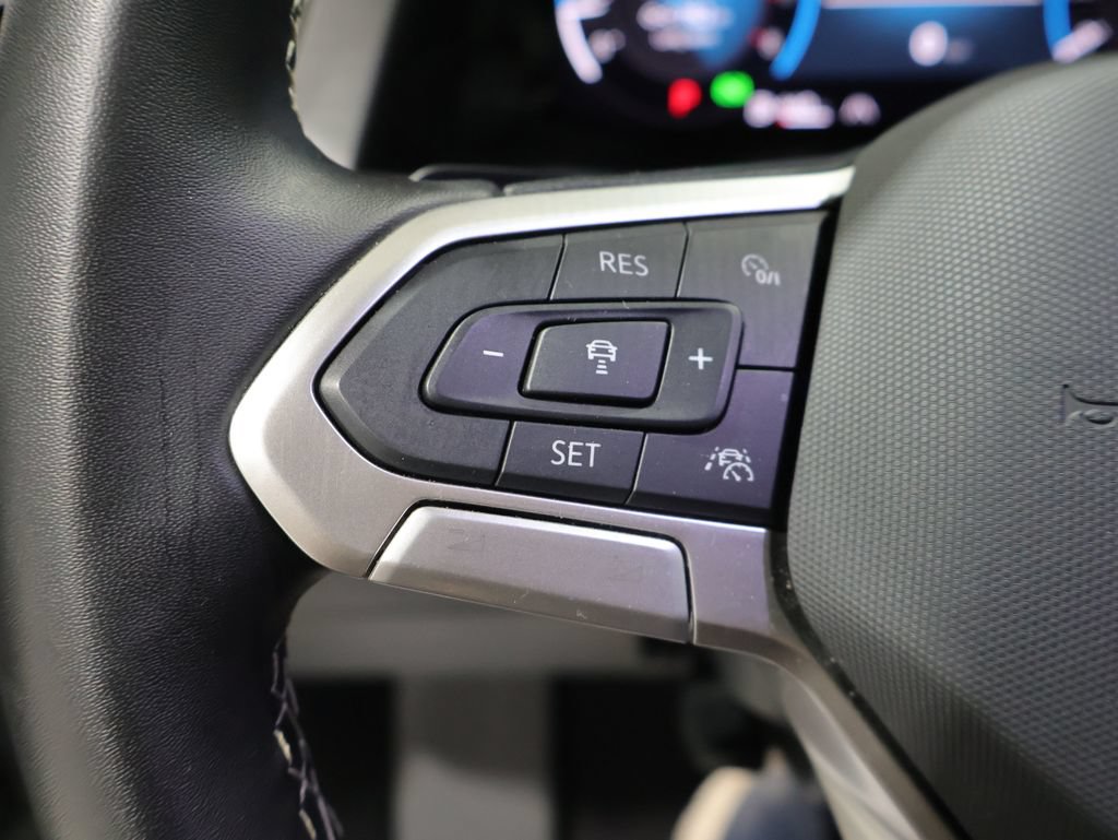 Used 2025 Volkswagen Atlas Cross Sport SE AWD/4WD image 34