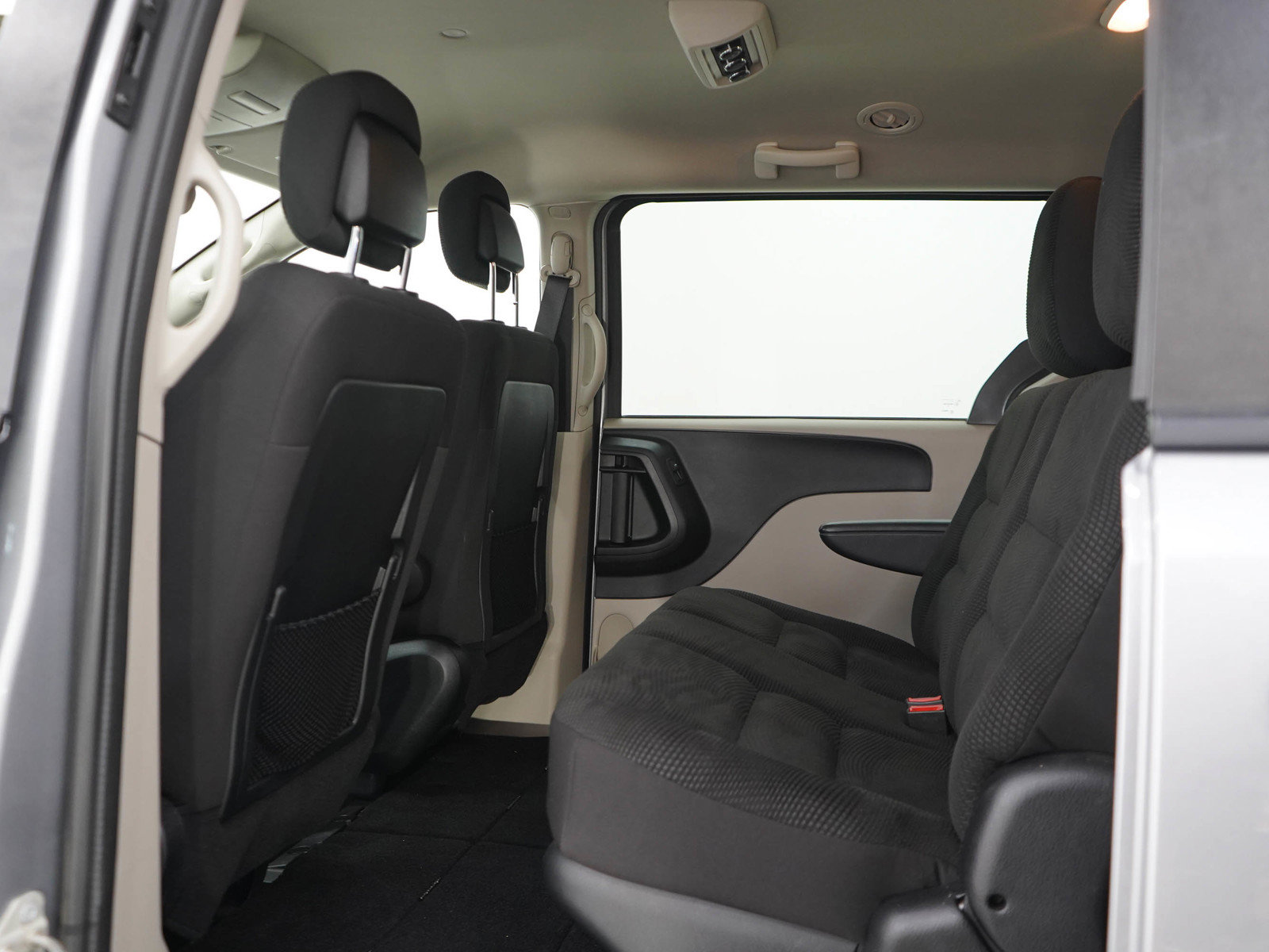 Used 2020 Dodge Grand Caravan SE w/ UConnect Hands-Free Group FWD image 18