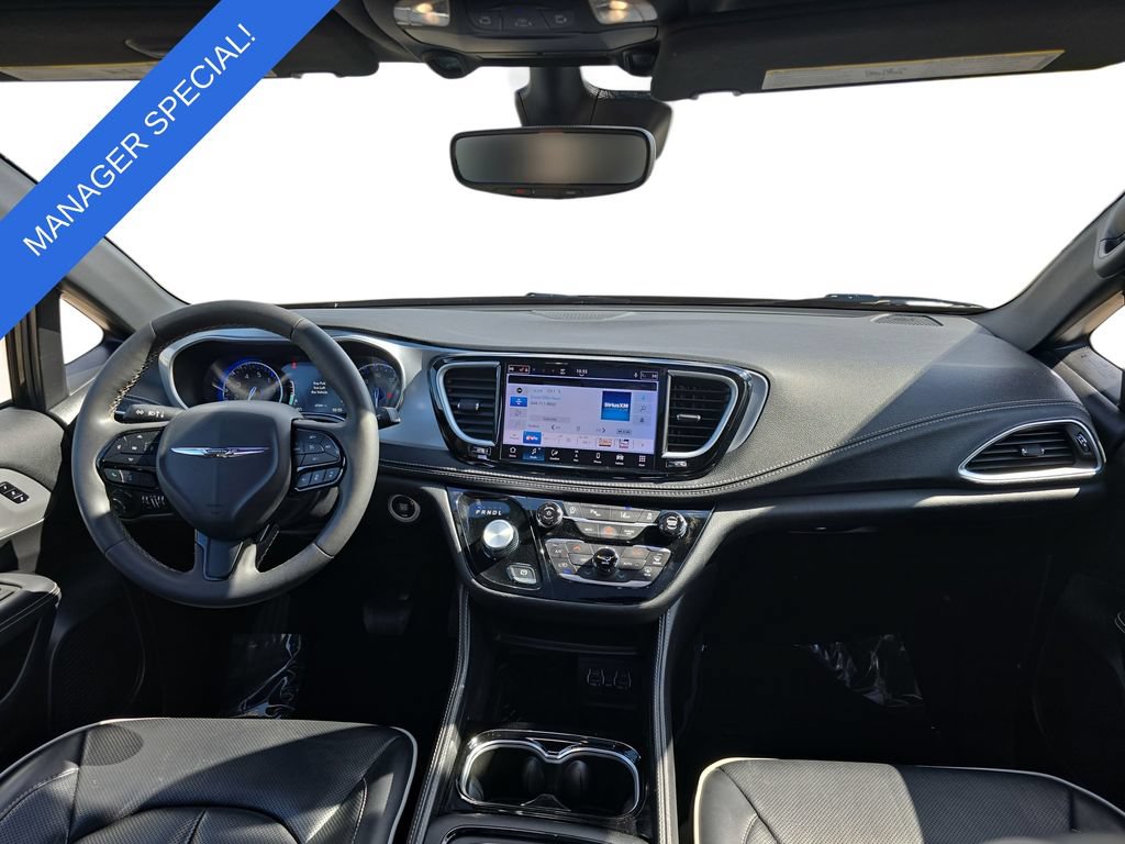 Used 2025 Chrysler Pacifica Limited FWD image 9
