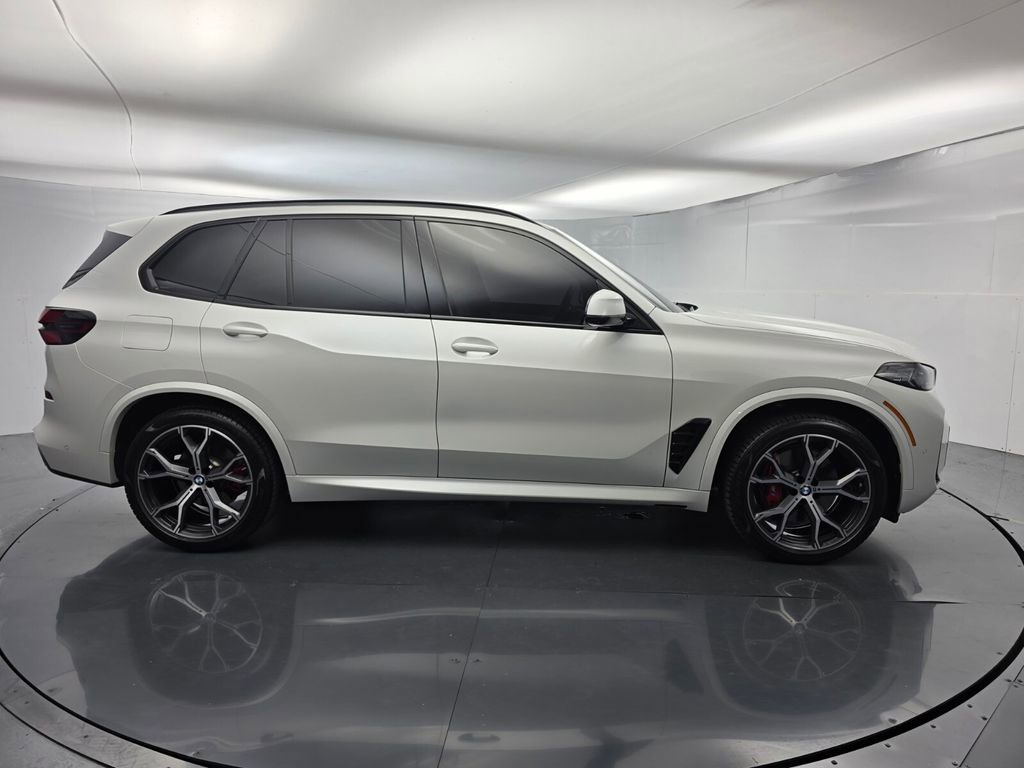 Used 2024 BMW X5 sDrive40i w/ M Sport Package RWD image 3