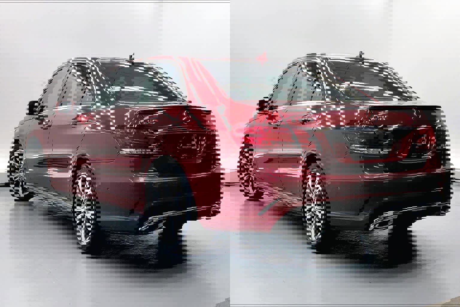 Used 2016 Mercedes-Benz E 350 Sedan image 2