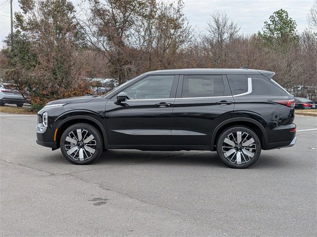 New 2025 Mitsubishi Outlander SE image 6