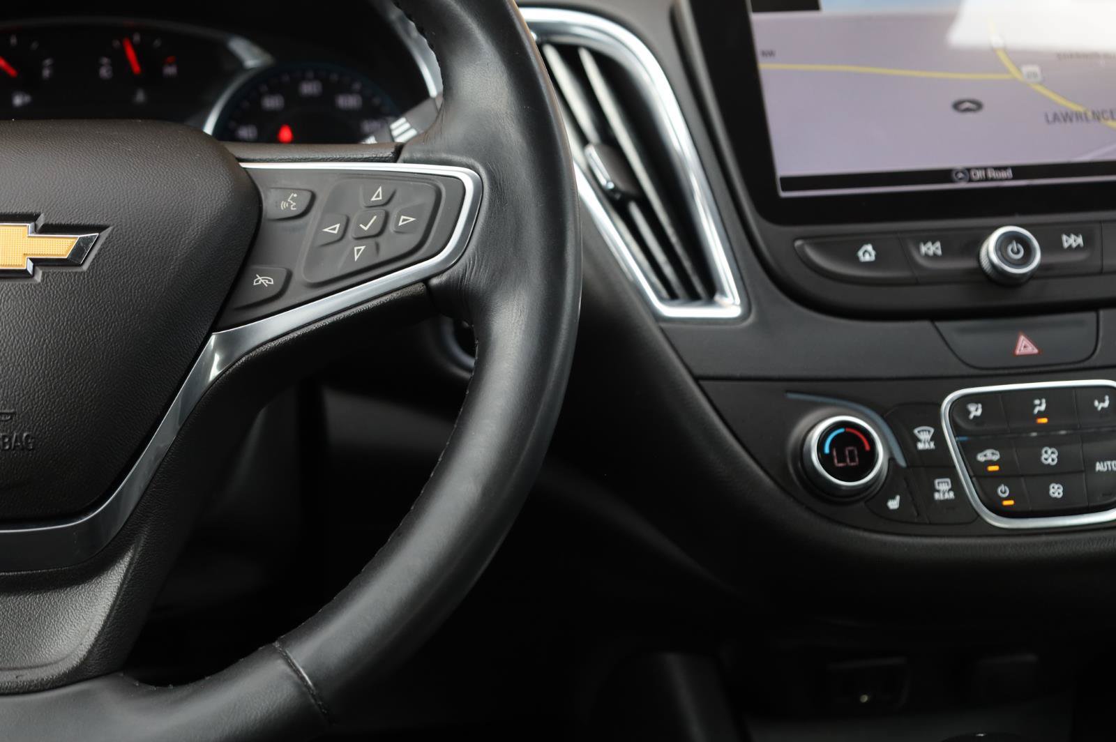 Used 2018 Chevrolet Malibu Hybrid w/ Leather Package FWD image 32