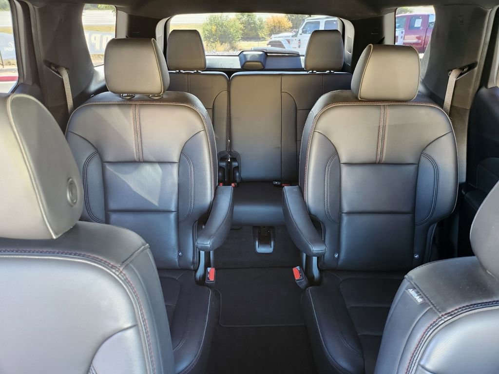 Used 2023 Chevrolet Traverse RS image 25