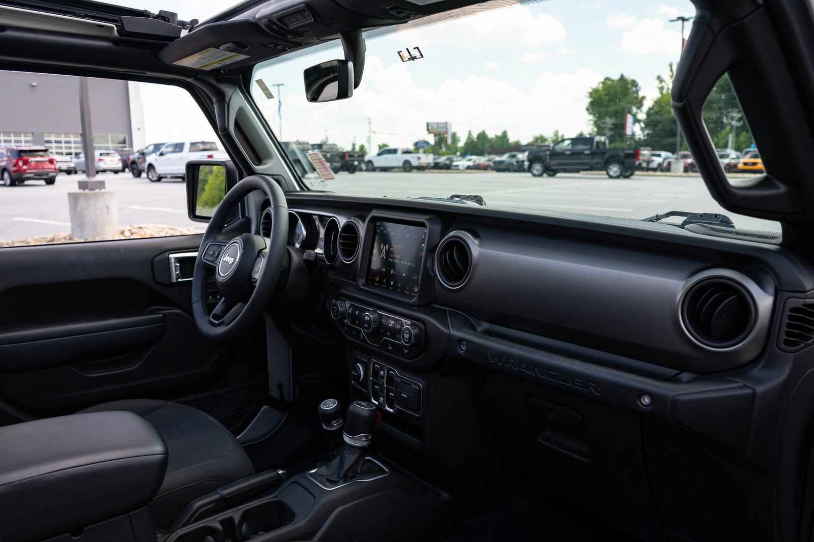 Used 2023 Jeep Wrangler Unlimited w/ Sun & Screen Package AWD/4WD image 22