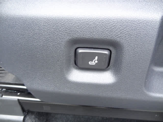 Used 2025 Toyota Tacoma SR5 AWD/4WD image 7
