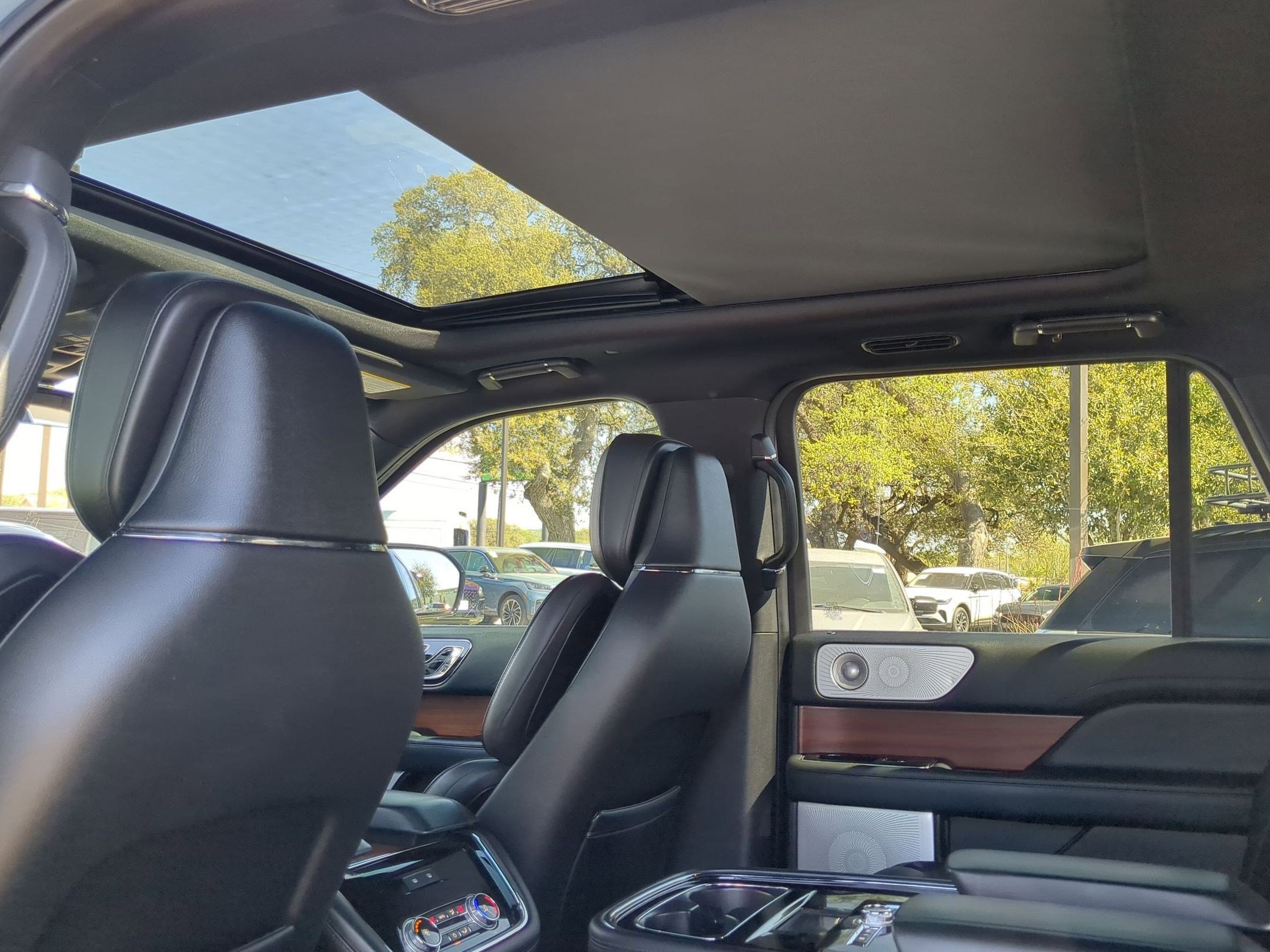Used 2019 Lincoln Navigator L Reserve image 21