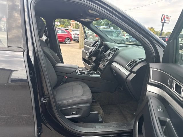 Used 2017 Ford Explorer XLT AWD/4WD image 14