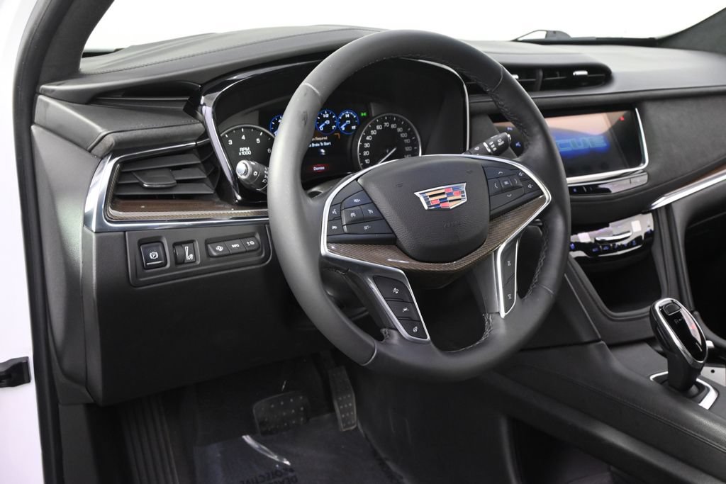 Used 2017 Cadillac XT5 Platinum w/ Driver Assist Package AWD/4WD image 11