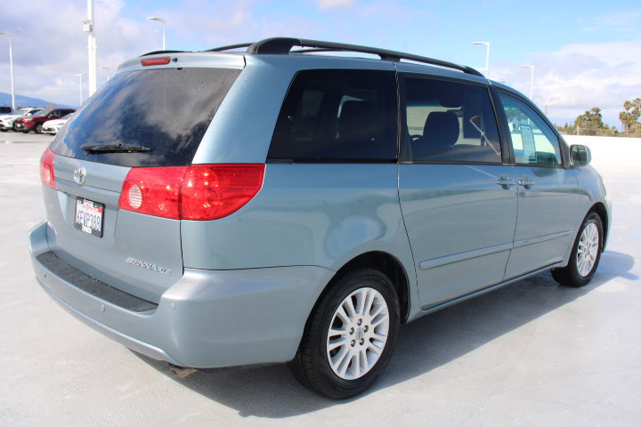 Used 2009 Toyota Sienna XLE image 3
