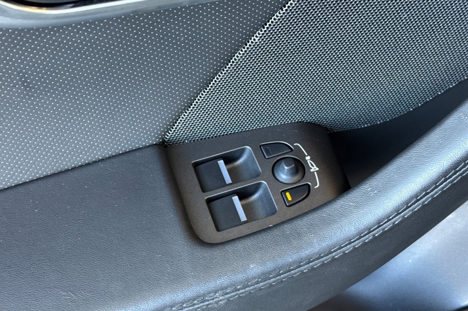 Used 2023 Jaguar F-TYPE R-Dynamic image 11