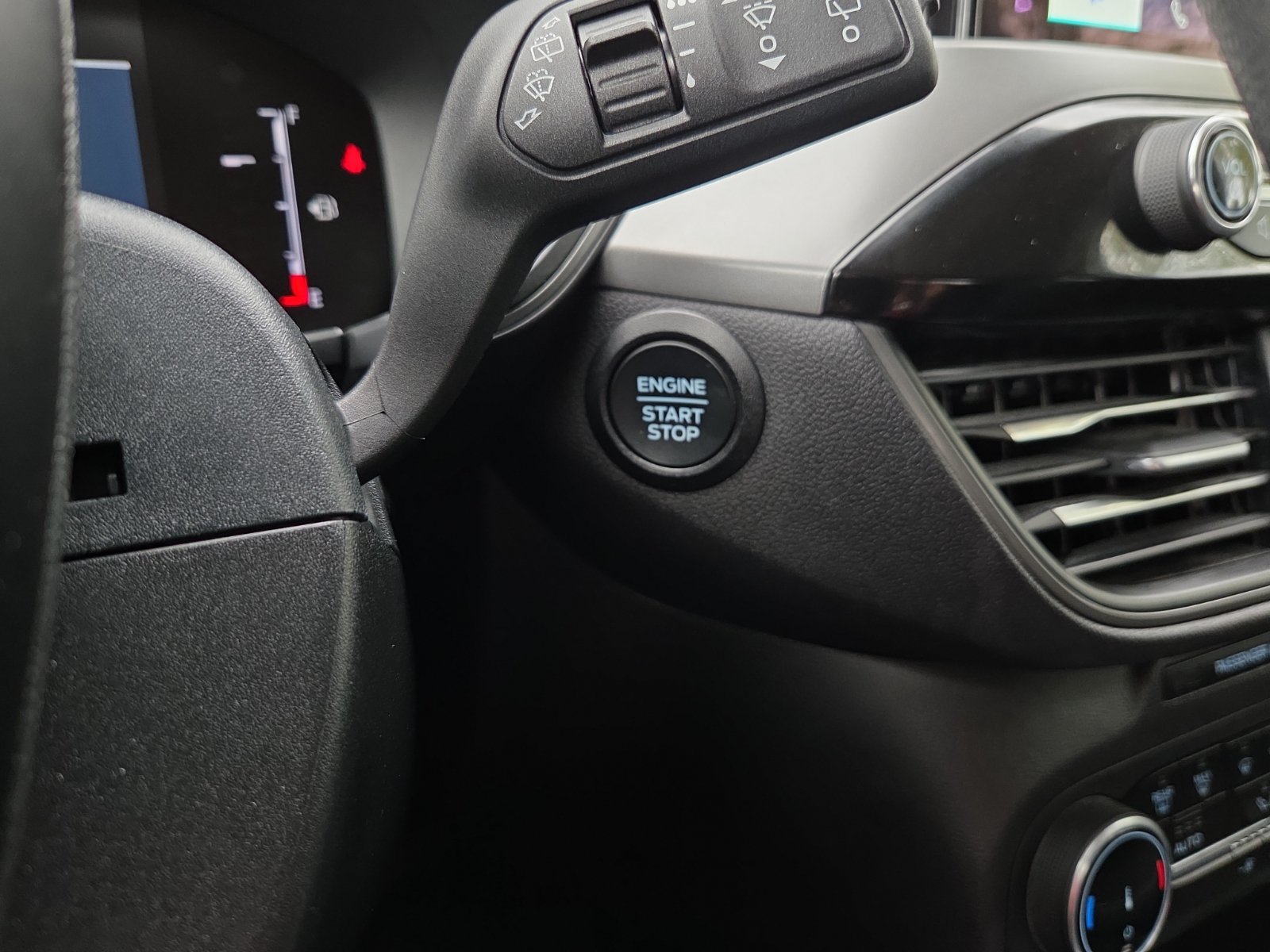 Used 2025 Ford Escape Active FWD image 22