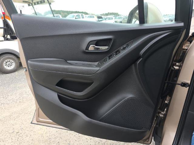 Used 2018 Chevrolet Trax LT w/ LT Convenience Package image 9