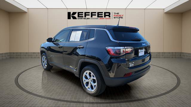 Used 2024 Jeep Compass Sport image 3