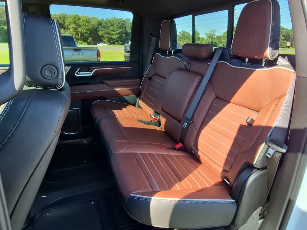 New 2026 GMC Sierra 3500 Denali Ultimate w/ LPO, Black Badging Package AWD/4WD image 7