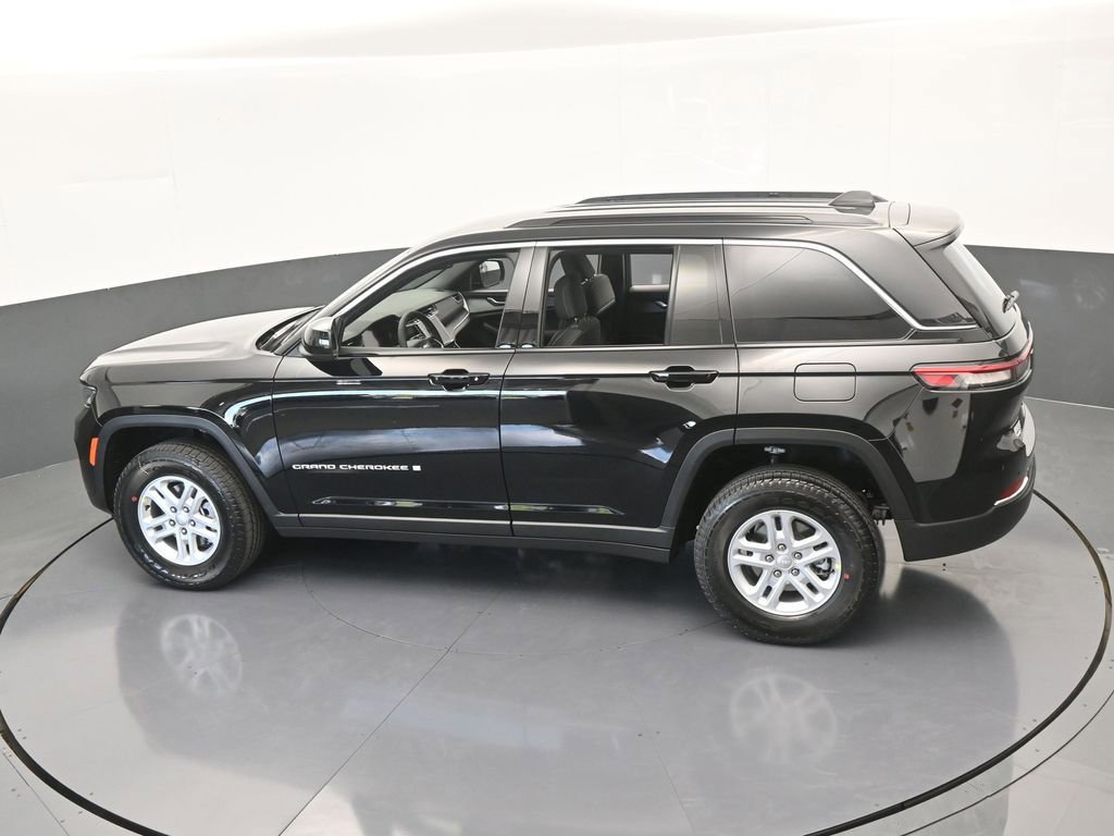 Used 2025 Jeep Grand Cherokee Laredo image 42