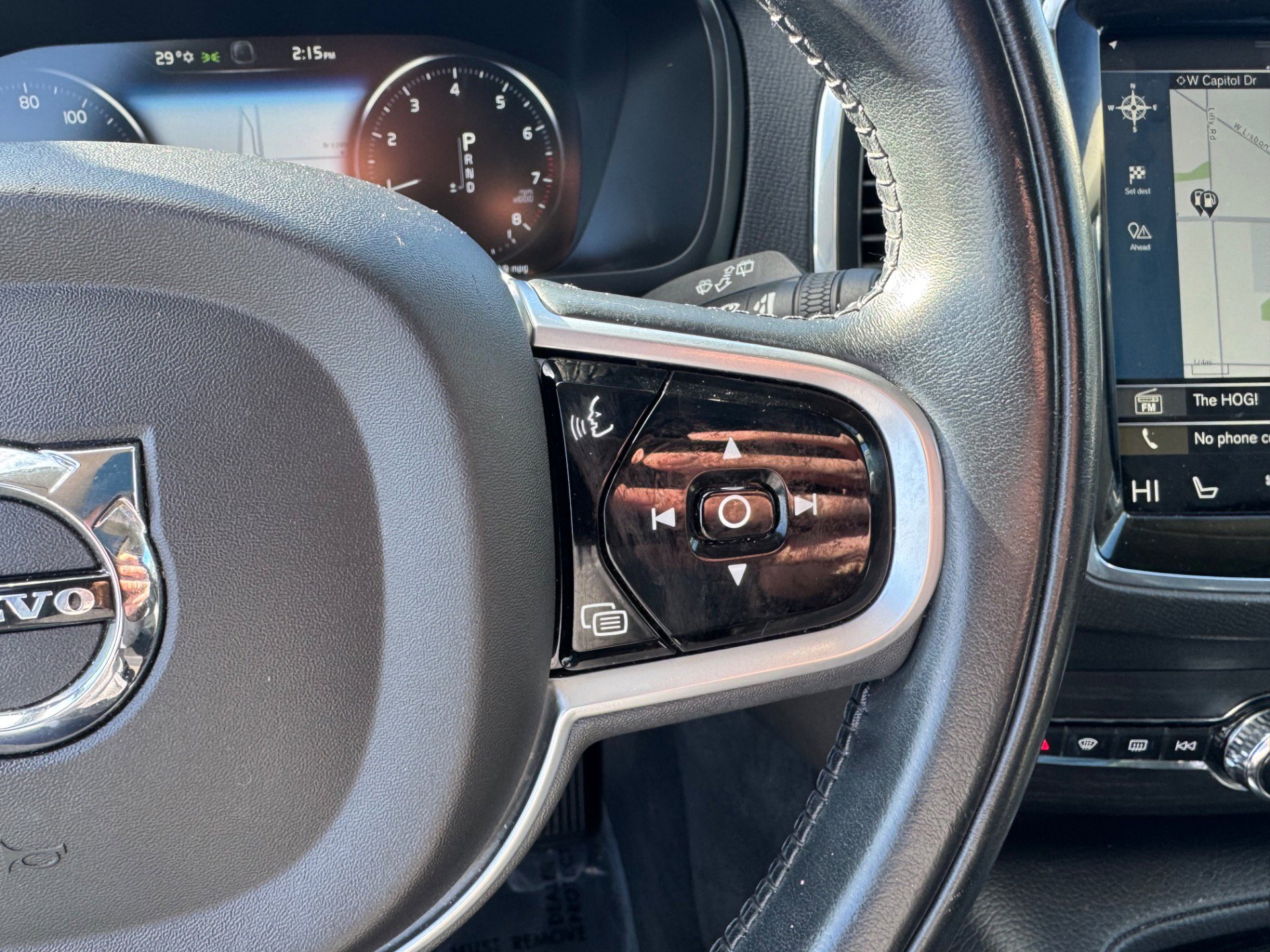 Used 2020 Volvo XC90 T6 Momentum AWD/4WD image 25