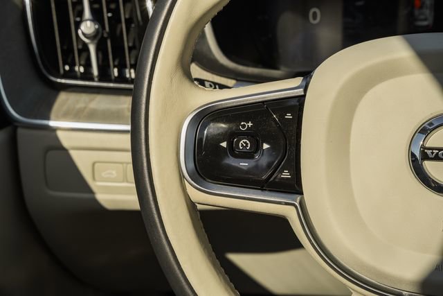 Used 2023 Volvo XC60 T8 Plus image 27