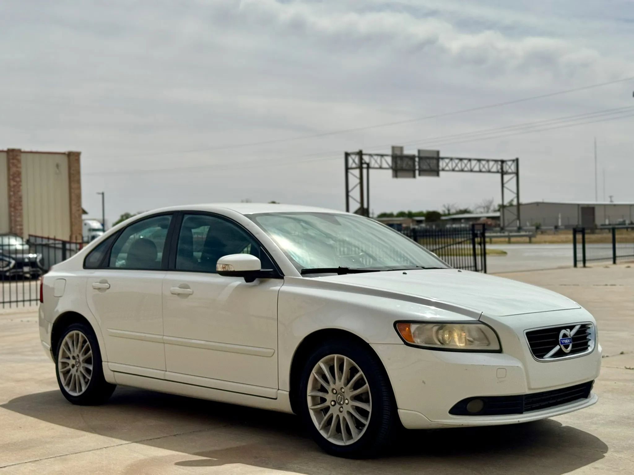 Used 2011 Volvo S40 T5 FWD image 3