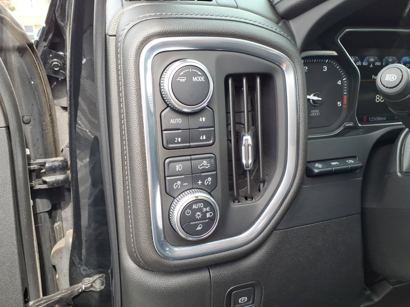 Used 2021 GMC Sierra 3500 Denali w/ Denali Black Diamond Edition image 24