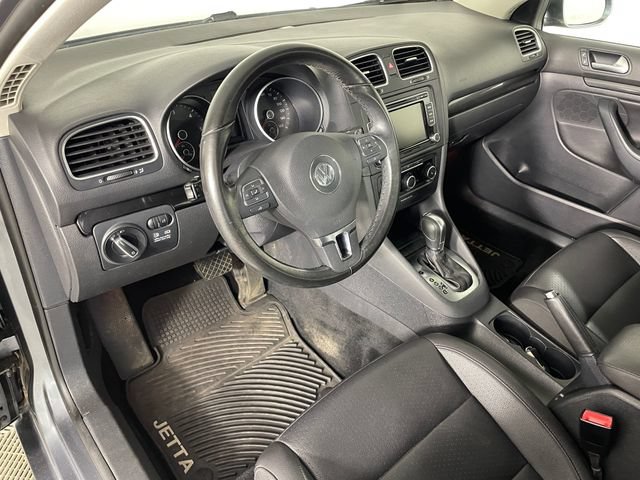Used 2011 Volkswagen Jetta TDI FWD image 3